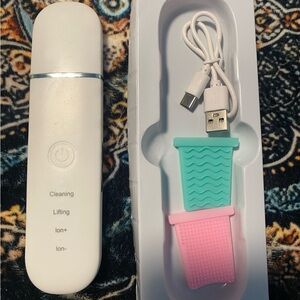 Face skin cleansing exfoliating scrubber